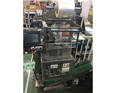 自動裝釘機